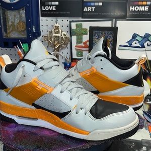 JORDAN ATOMIC MANGO size 12 slight creasing , 7/10